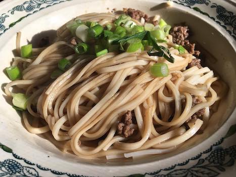 Soy sauce ground beef over cold noodles | Papa Kwan